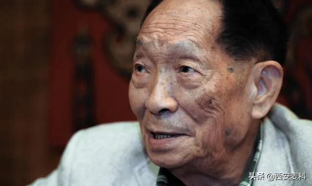 举例名人勤奋读书的故事_举例名人勤奋读书的故事有哪些