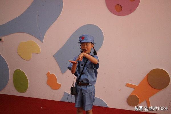 讲一个小英雄的故事_讲一个小英雄的故事英语