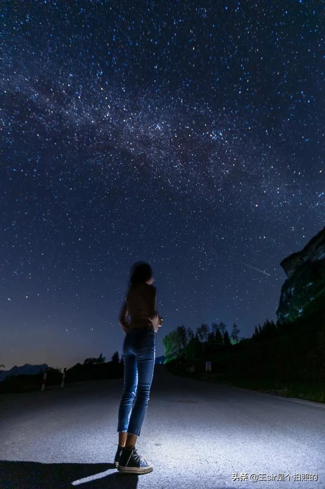 孤独到令人心疼的图片（孤独到让人心疼的文案）